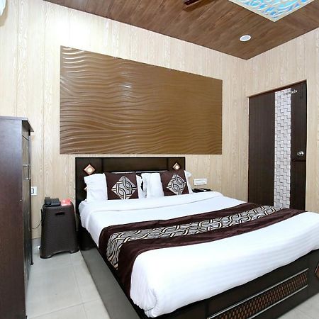Oyo 8105 Royale Guest House Ludhiana Exterior photo