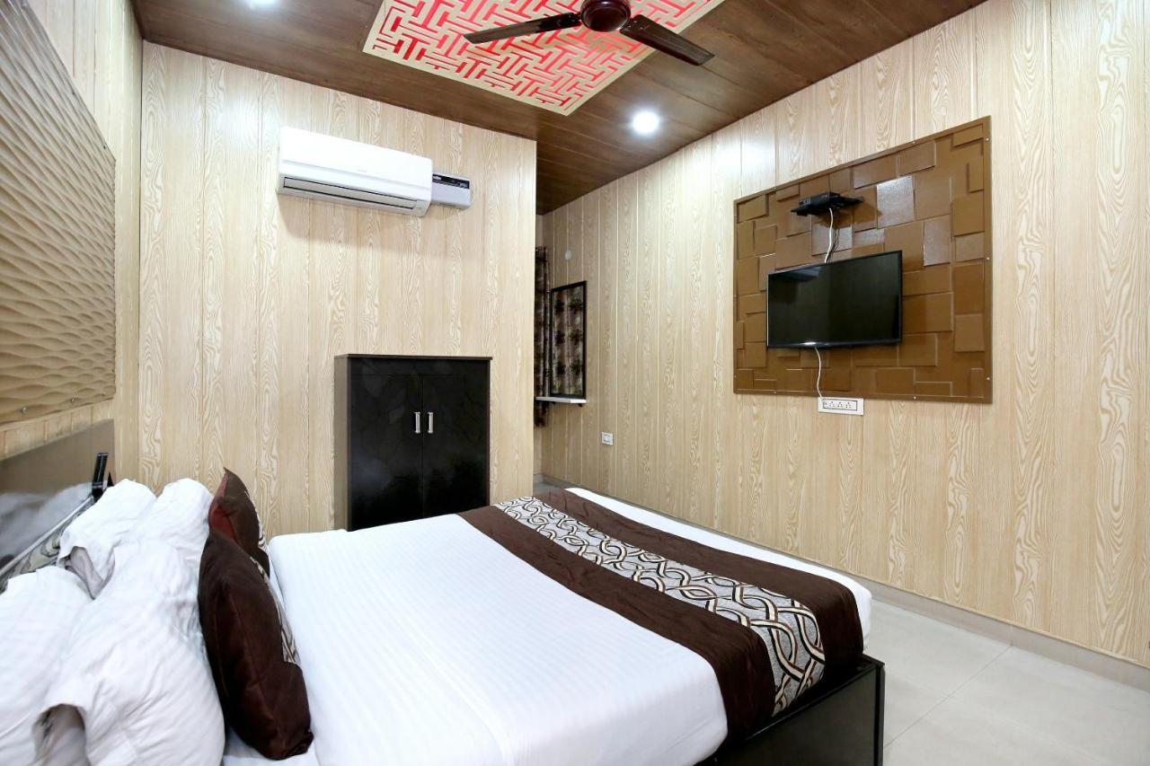Oyo 8105 Royale Guest House Ludhiana Exterior photo