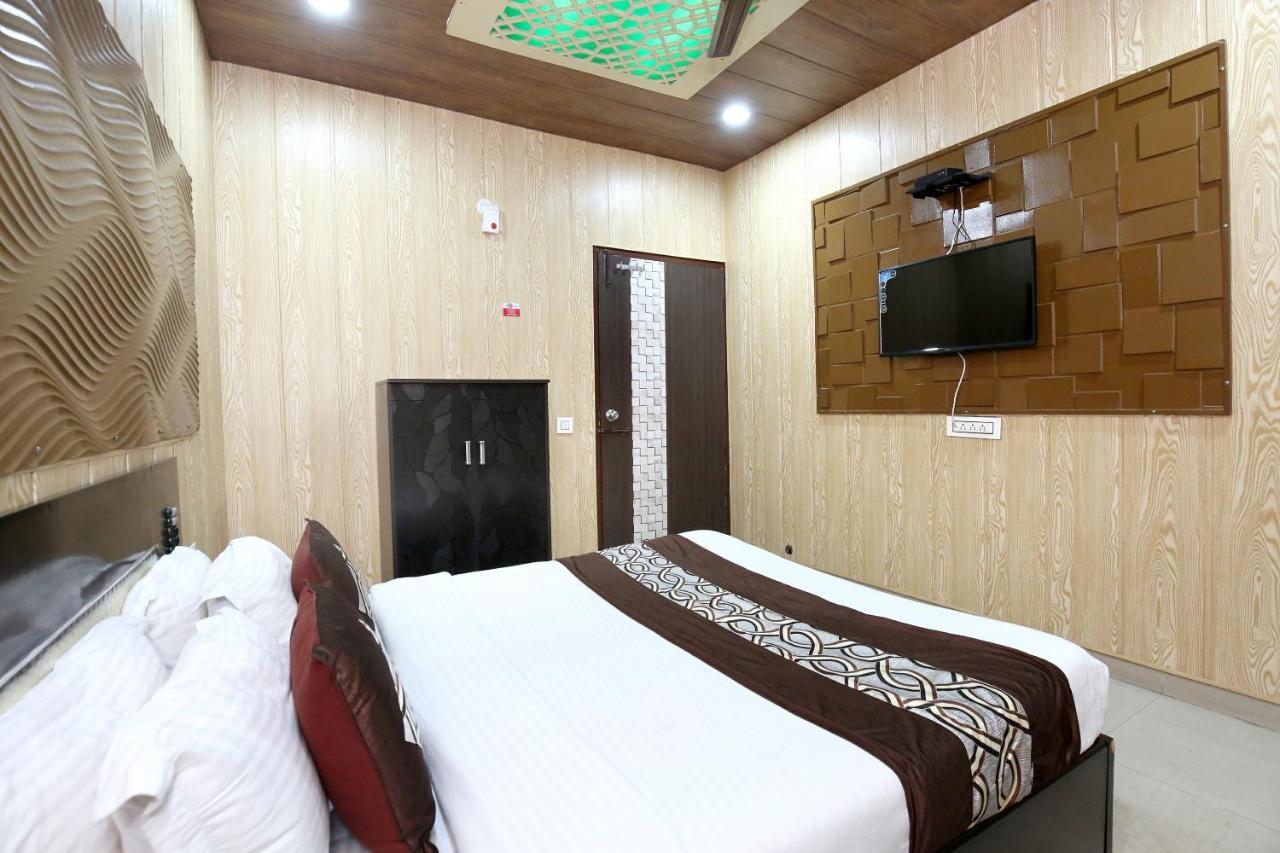 Oyo 8105 Royale Guest House Ludhiana Exterior photo