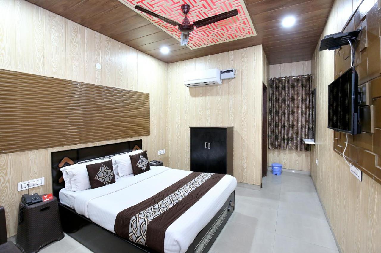 Oyo 8105 Royale Guest House Ludhiana Exterior photo