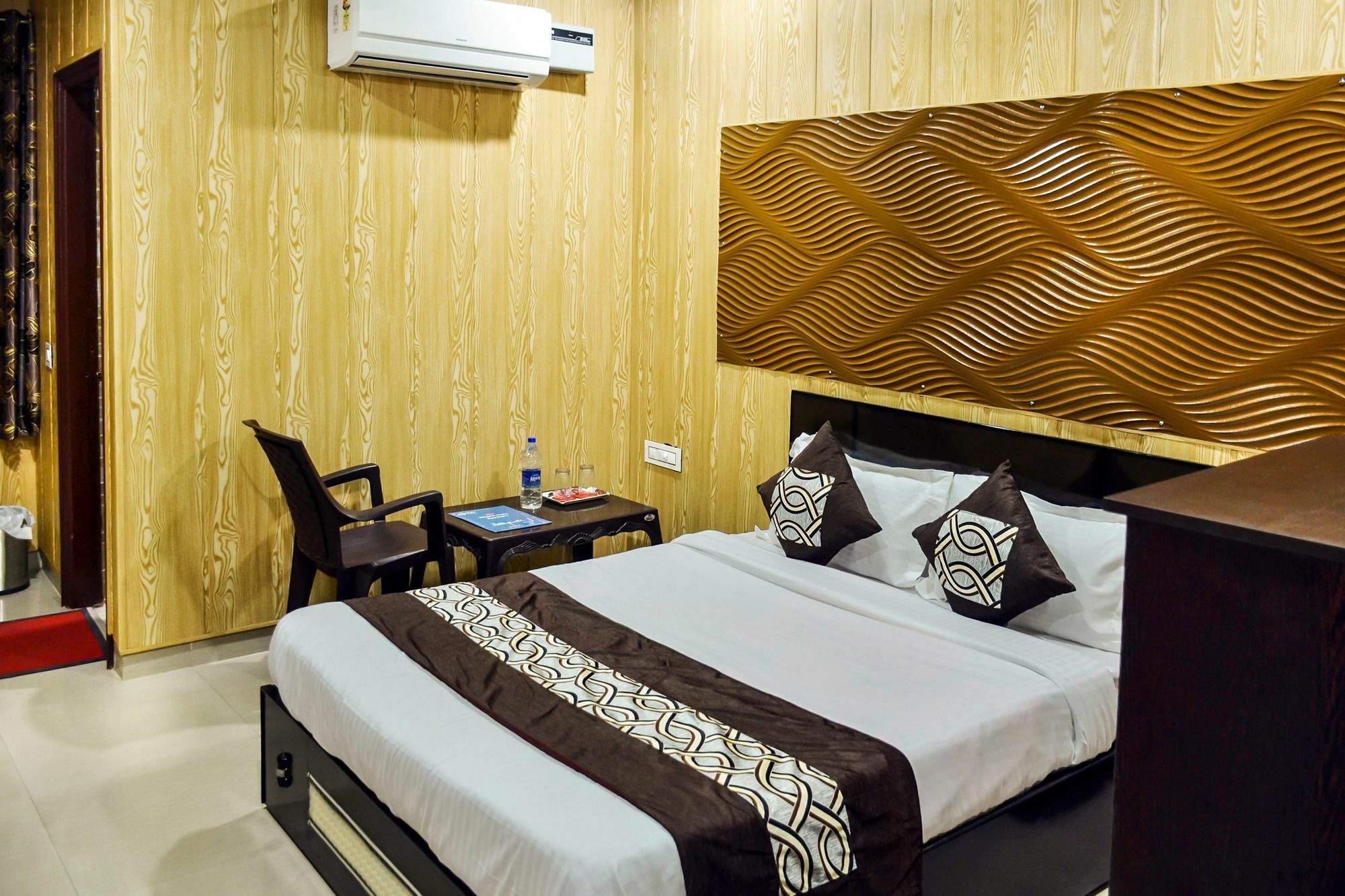 Oyo 8105 Royale Guest House Ludhiana Exterior photo
